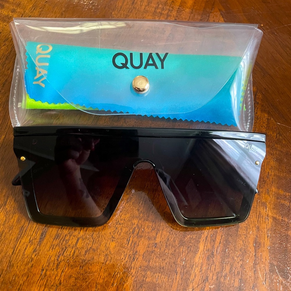 Quay sunglasses, black, gradient lenses